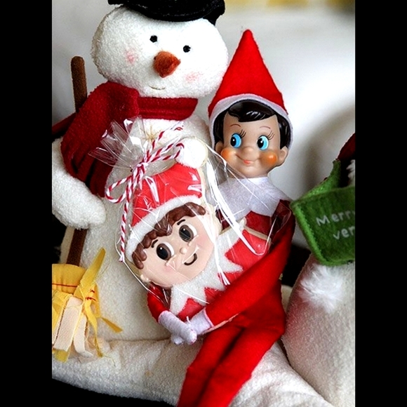 WILTON Elf On The Shelf 12 Nonstick Cavity Christmas Cookie Holiday Baking Pan - Picture 12 of 16